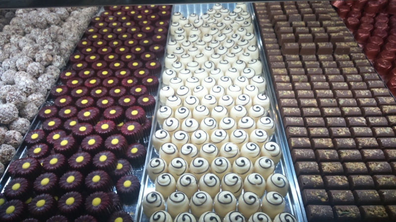 chocolaterie-LES MUJOULS-min_chocolates_milk_chocolate_white_chocolate_truffles_candy_food_treat_cacao-1213769